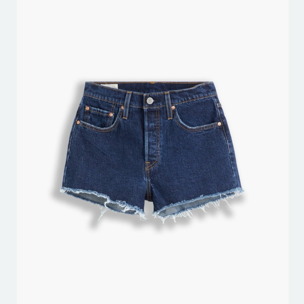 Levi’s 501 Shorts in Medium Wash